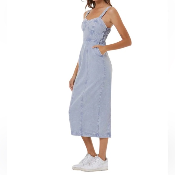 ❌𝐒𝐎𝐋𝐃❌🤍𝐘𝐎𝐔𝐍𝐆 𝐅𝐀𝐁𝐔𝐋𝐎𝐔𝐒 & 𝐁𝐑𝐎𝐊𝐄 White denim midi dress - Picture 5 of 5